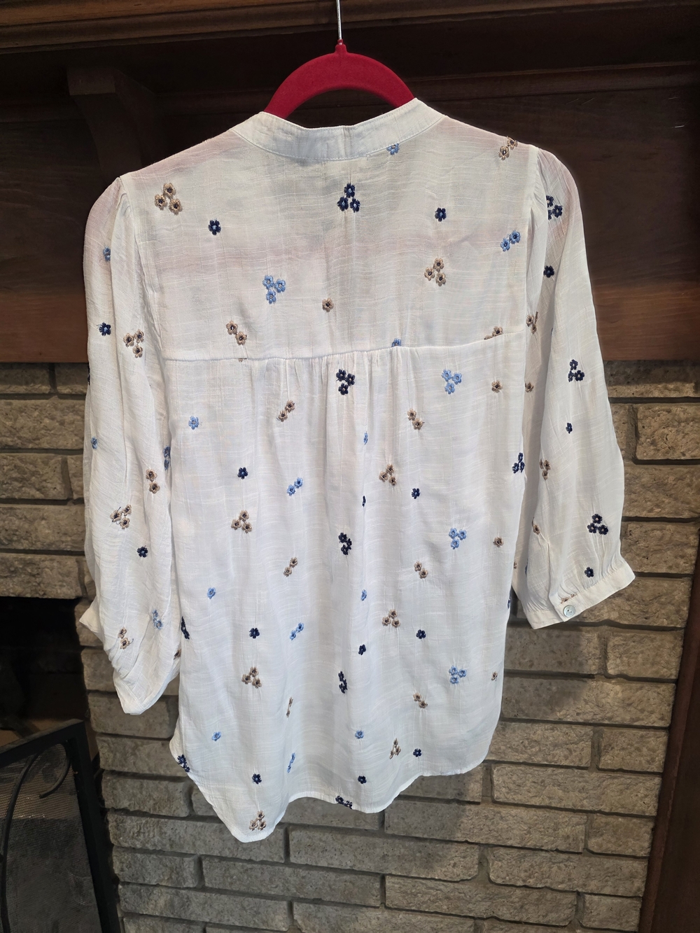 fig and flower White Floral Button-Front Blouse with Blue & Tan Accents - Picture 6 of 7
